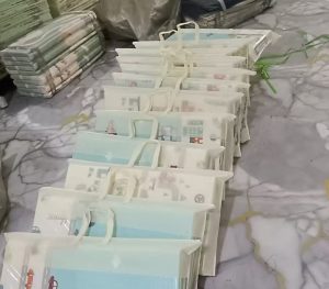 Disposable non-woven self-sealing packaging bag3